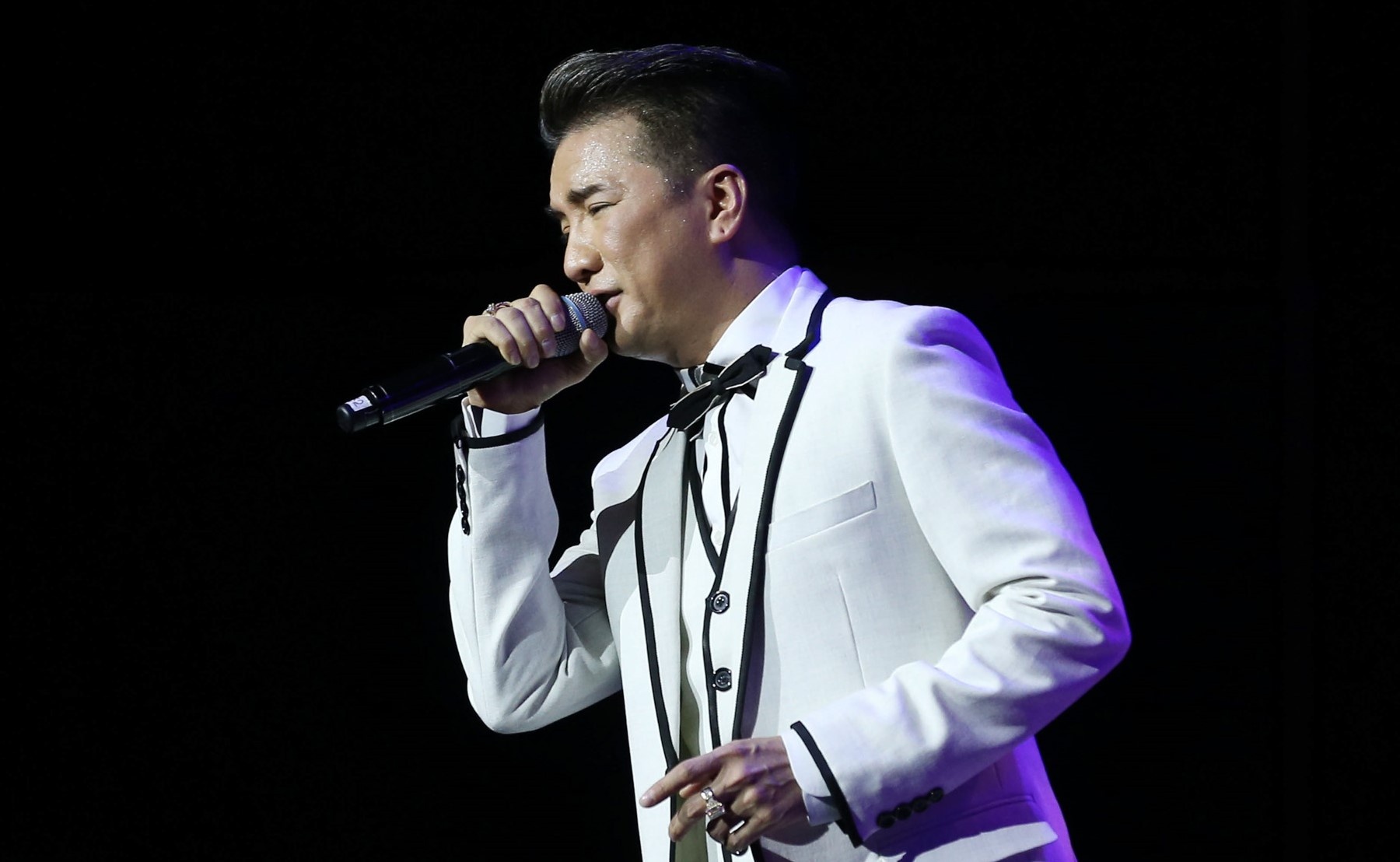 Dam Vinh Hung dua Jazz, nhac dam ma vao live show Bolero hinh anh