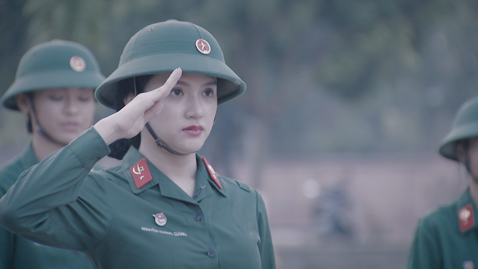 Huong Giang Idol duoc bau lam tieu doi truong khi nhap ngu hinh anh