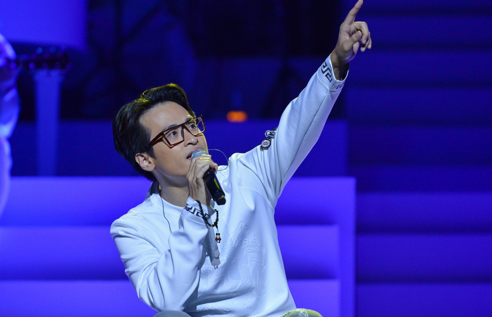 Live show Ha Anh Tuan: ‘Nham mat, that day an toan va bay’ hinh anh