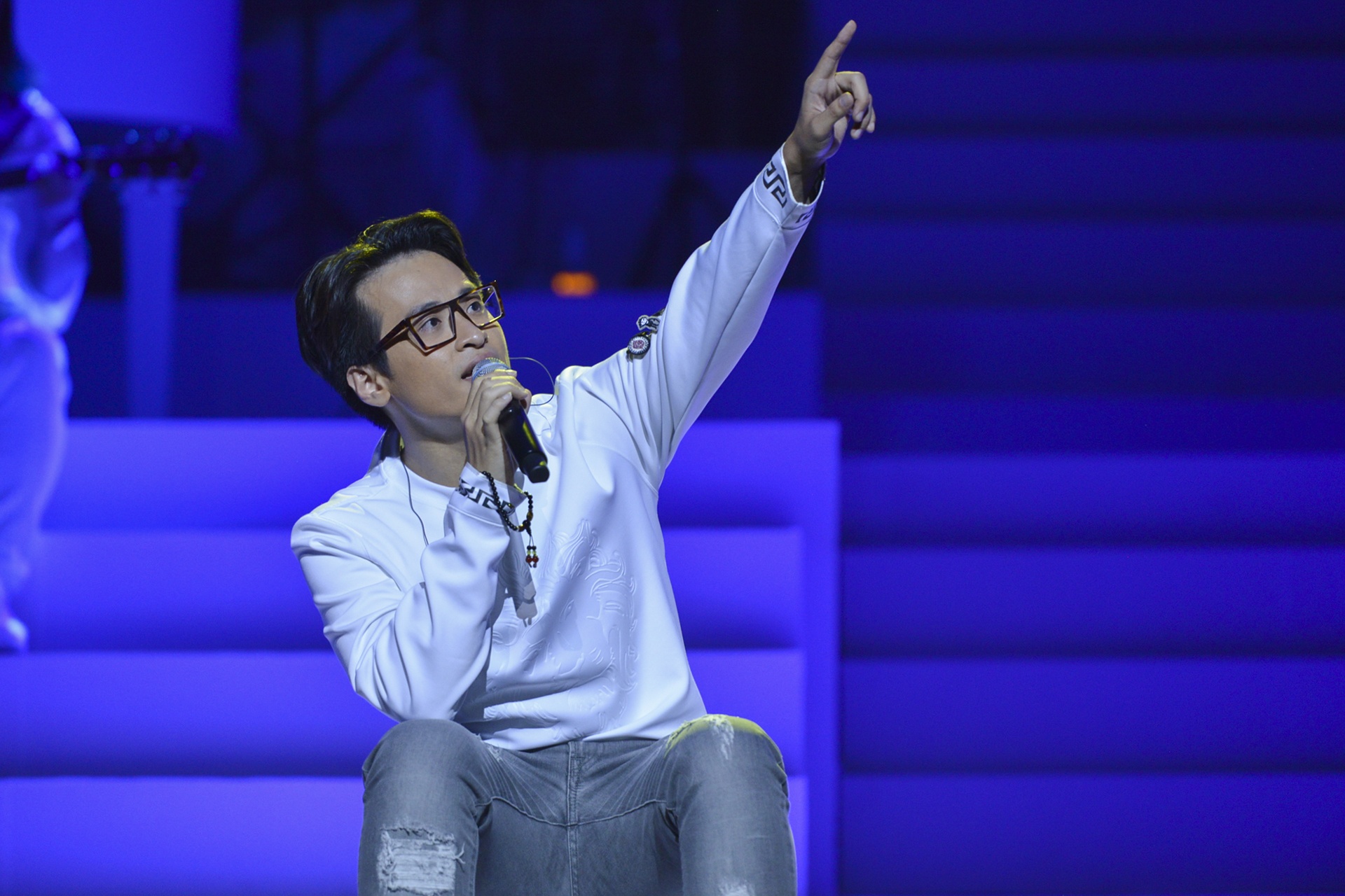 Ha Anh Tuan nam tay Vu Cat Tuong anh 4