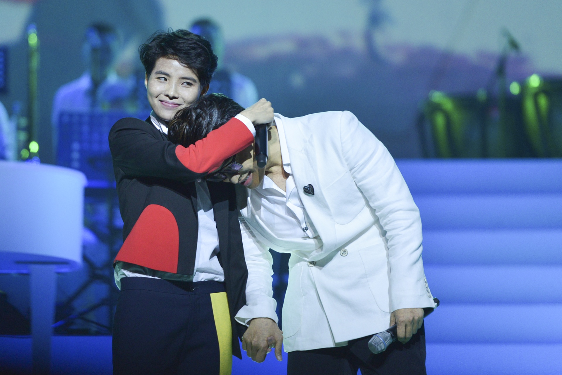 Ha Anh Tuan nam tay Vu Cat Tuong anh 2