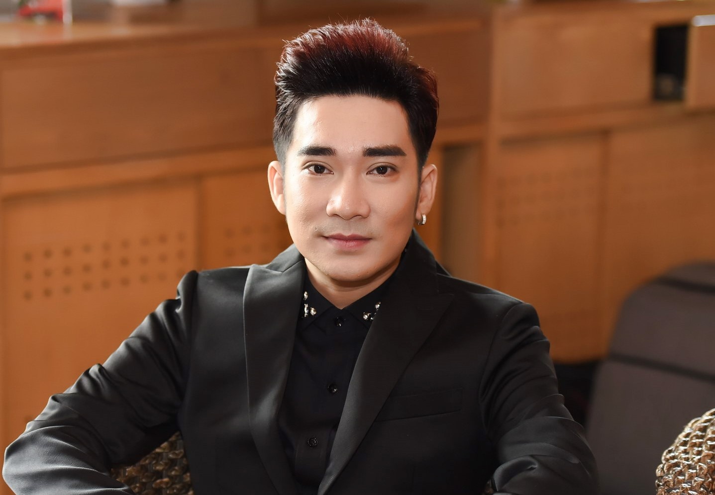 Hoai Linh chi nhan 'tien huong hoa' khi gia lam vo Quang Ha hinh anh