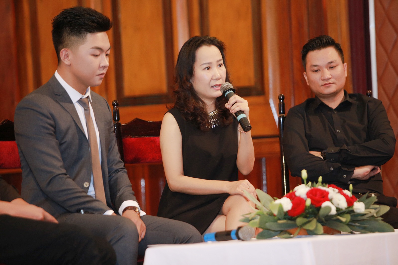 Giang Son: 'Toi cam thu vi voi phien ban nam cua Ha Noi 12 mua hoa' hinh anh