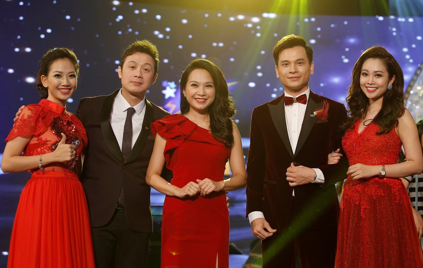 5 MC am nhac cua VTV hoi ngo tren san khau Chung ket Sao Mai 2017 hinh anh