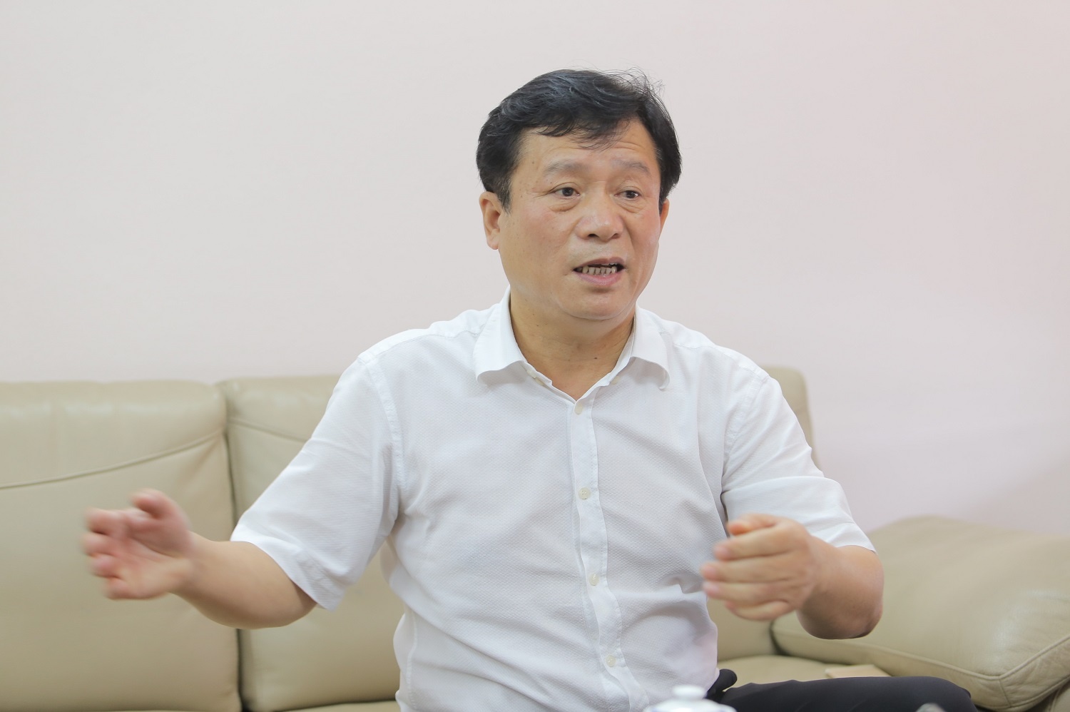 Quoc Tuan,  dai gia Thuy Nguyen anh 1