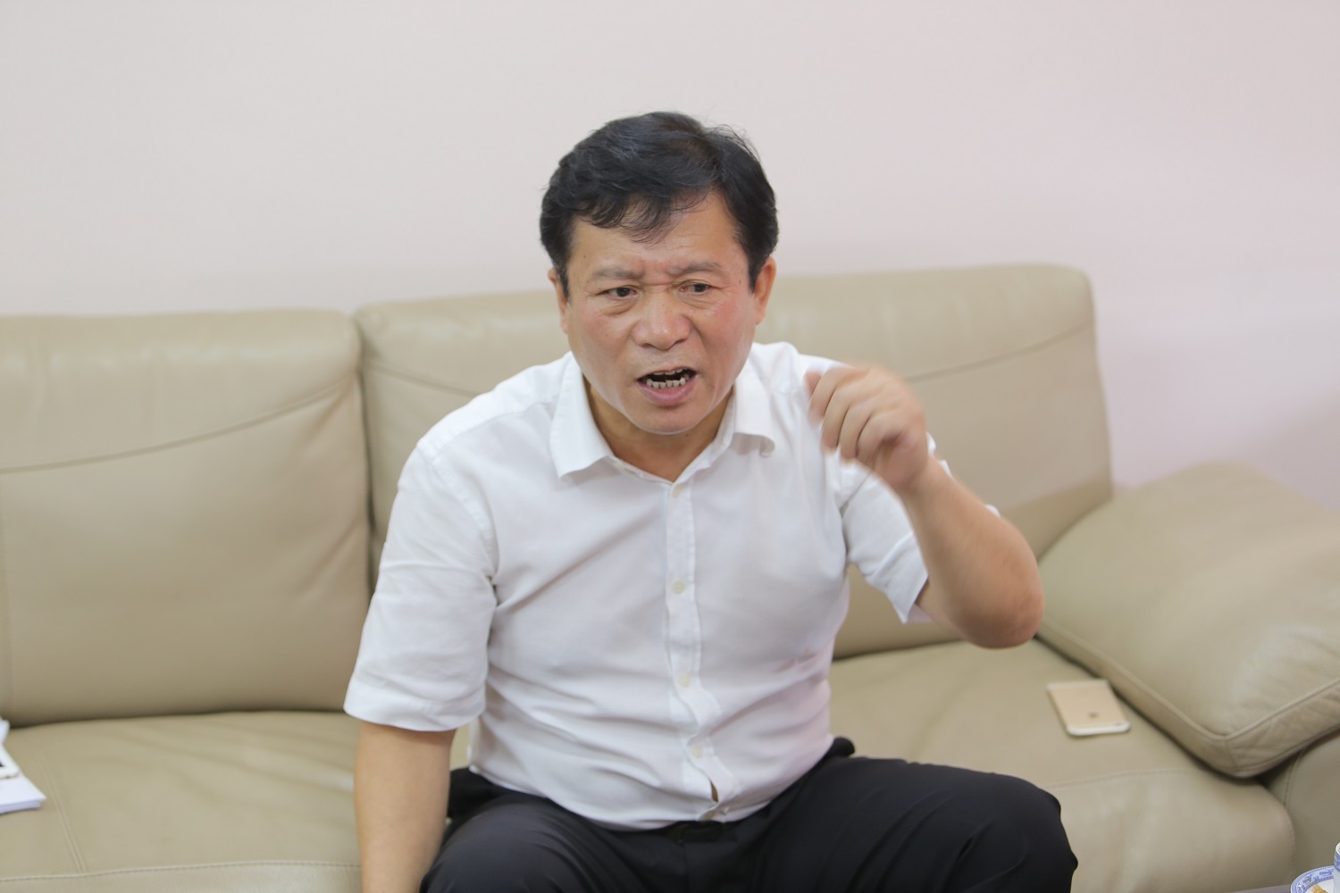 Quoc Tuan,  dai gia Thuy Nguyen anh 2