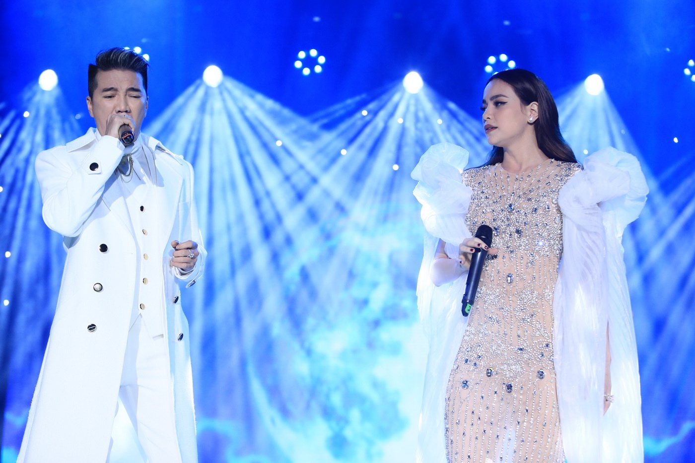 Ho Ngoc Ha tranh Le Quyen anh 4