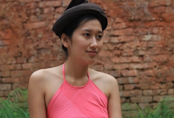Dan dien vien nu cua phim 'Thuong nho o ai' khong mac ao nguc hinh anh