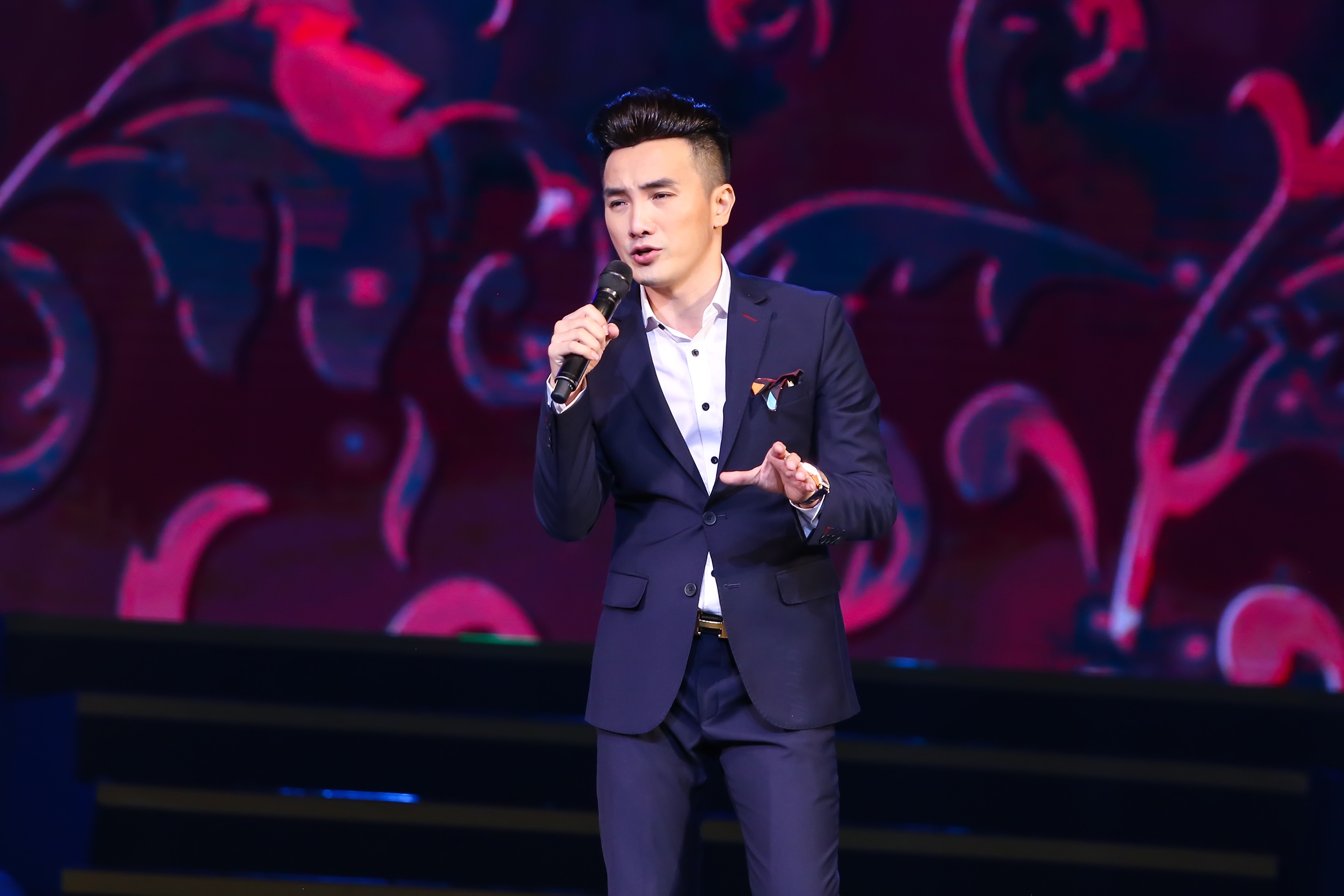 Ngoc Huyen tung tim nguoi thay Kim Tu Long anh 4