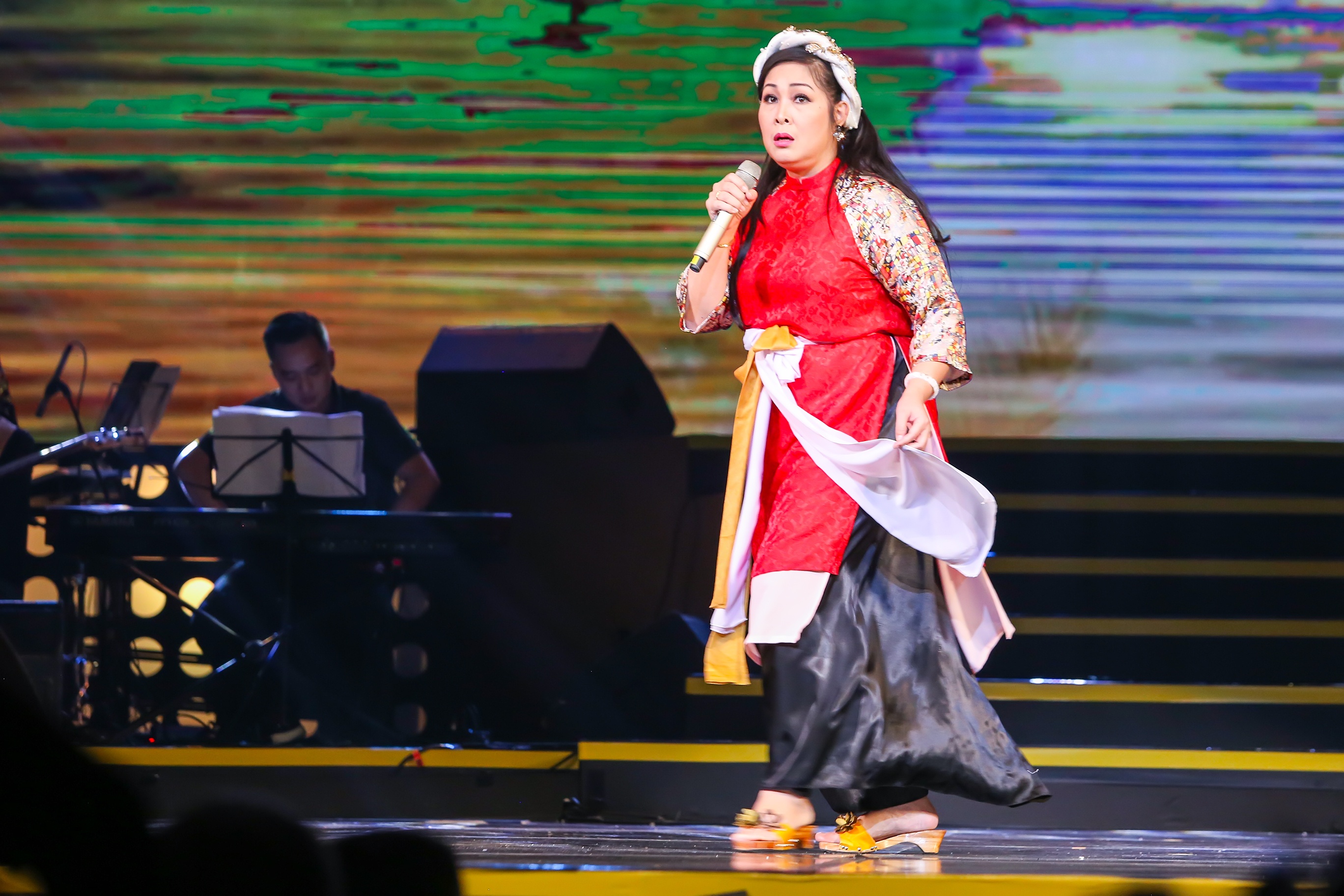 Ngoc Huyen tung tim nguoi thay Kim Tu Long anh 8