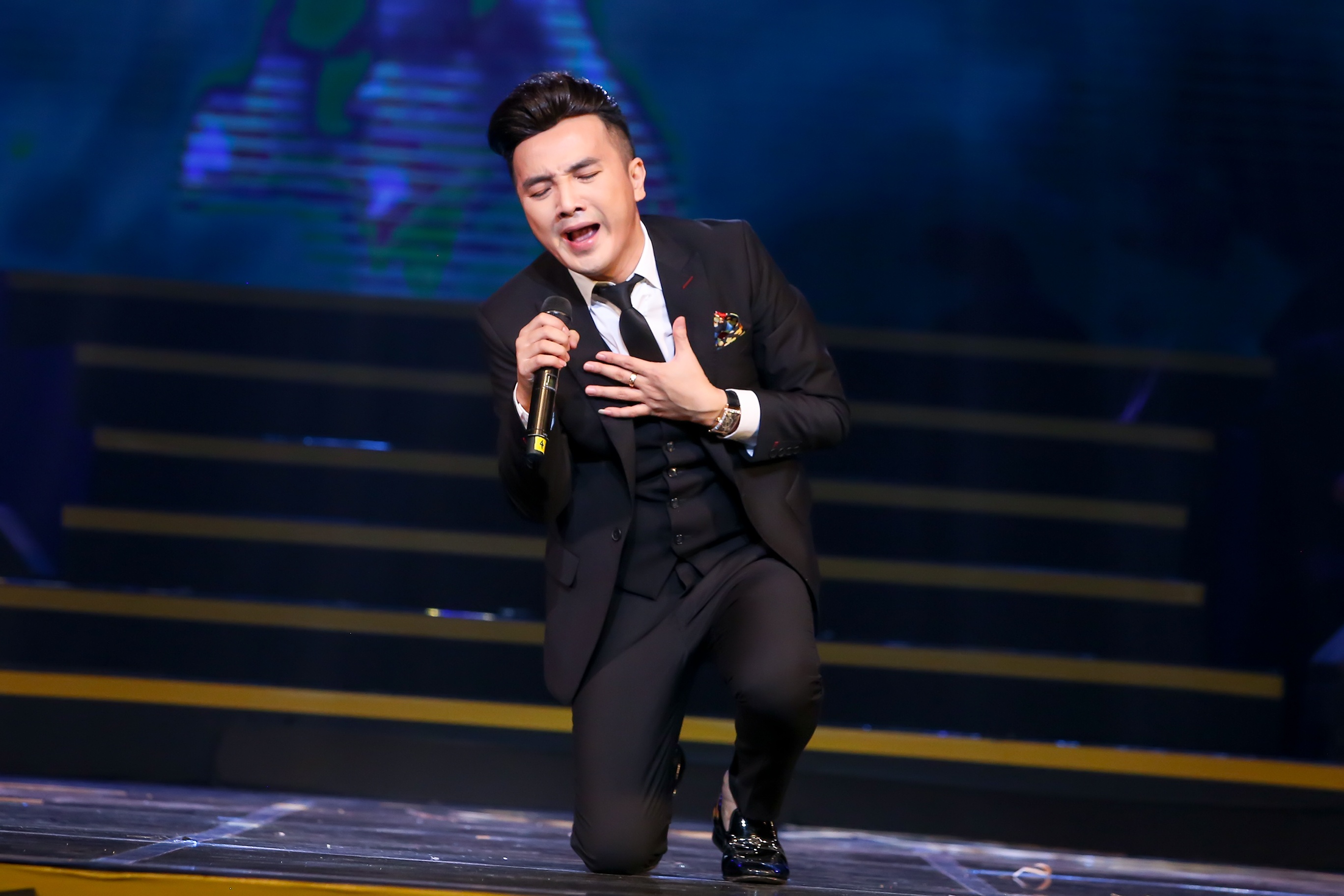 Ngoc Huyen tung tim nguoi thay Kim Tu Long anh 3