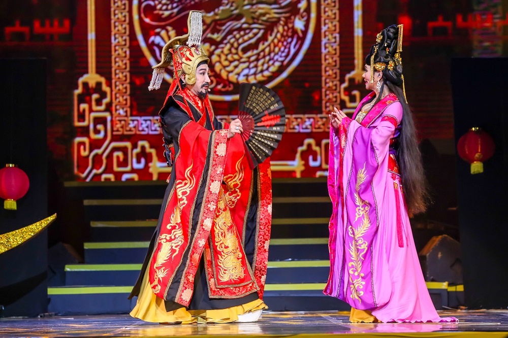 Ngoc Huyen tung tim nguoi thay Kim Tu Long anh 2