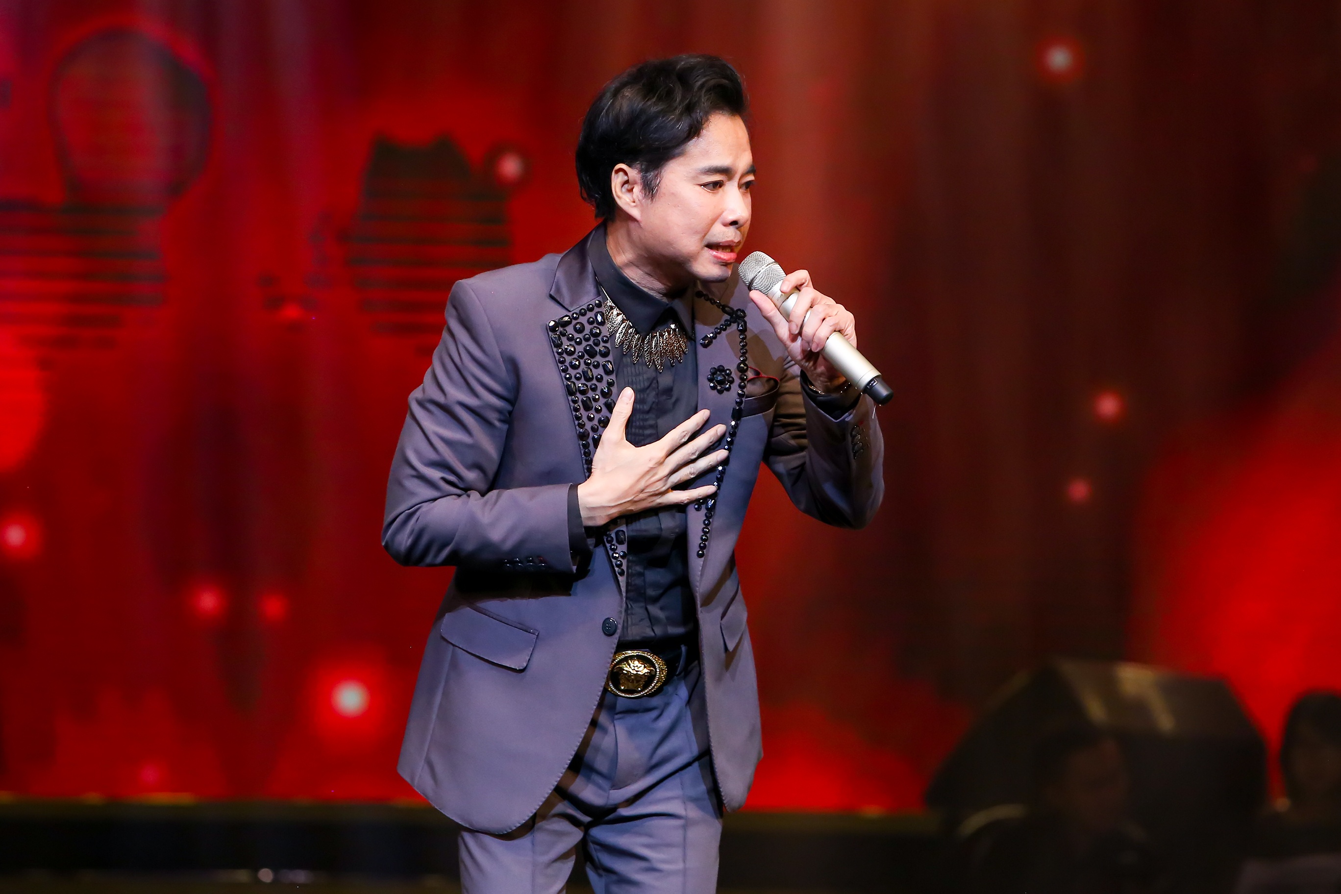 Ngoc Huyen tung tim nguoi thay Kim Tu Long anh 7