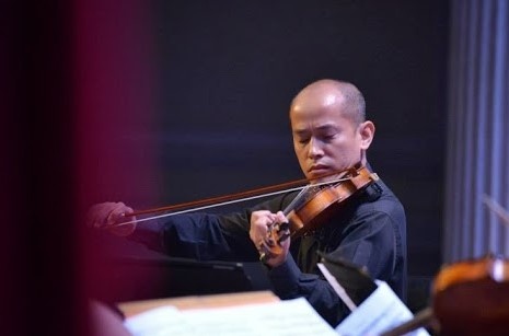 Nghe si duong cam va vi cam cung lam dem nhac co dien hinh anh