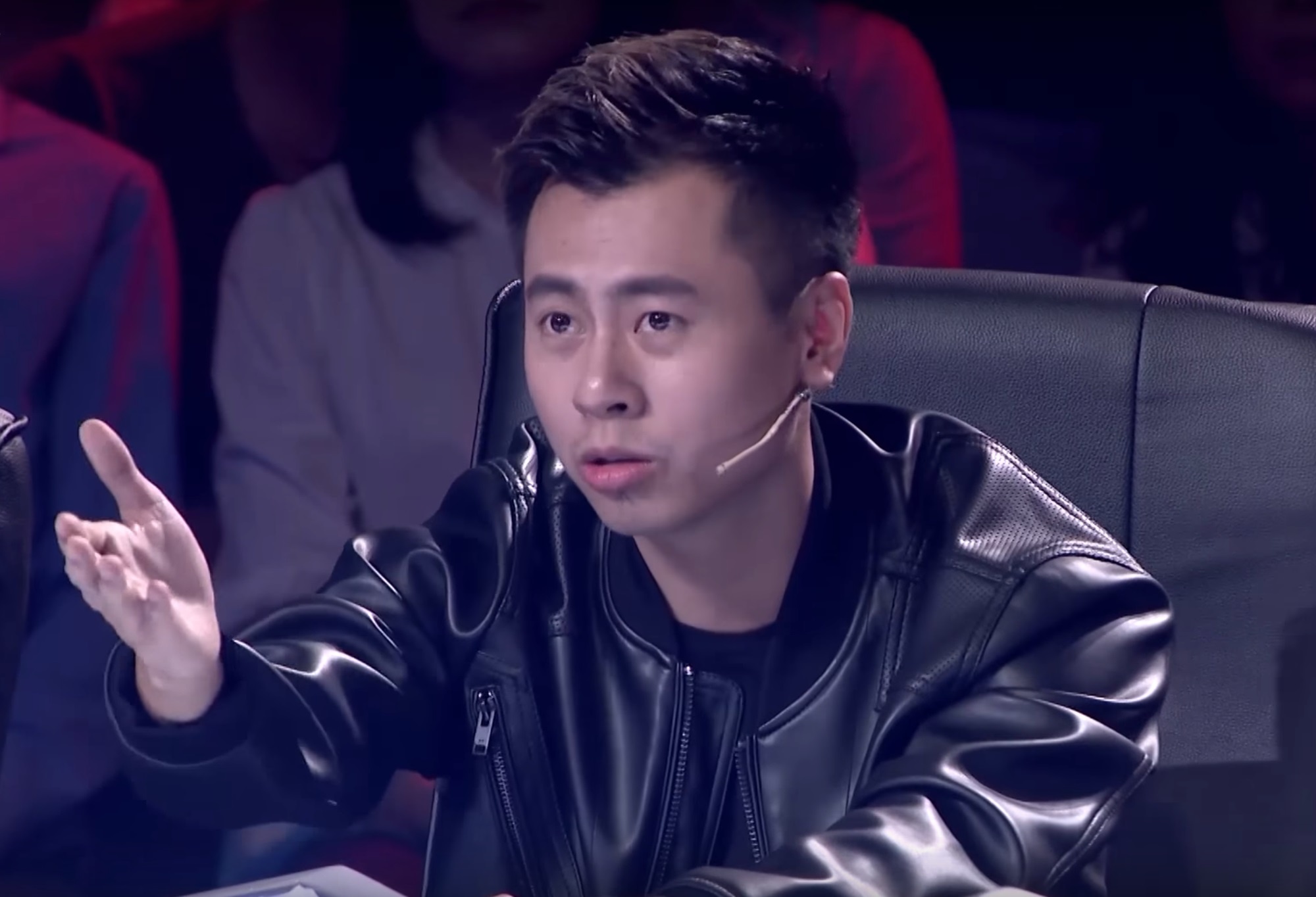 Duong Cam lan dau 'lac troi' vao ghe nong game show: 'That bat ngo' hinh anh
