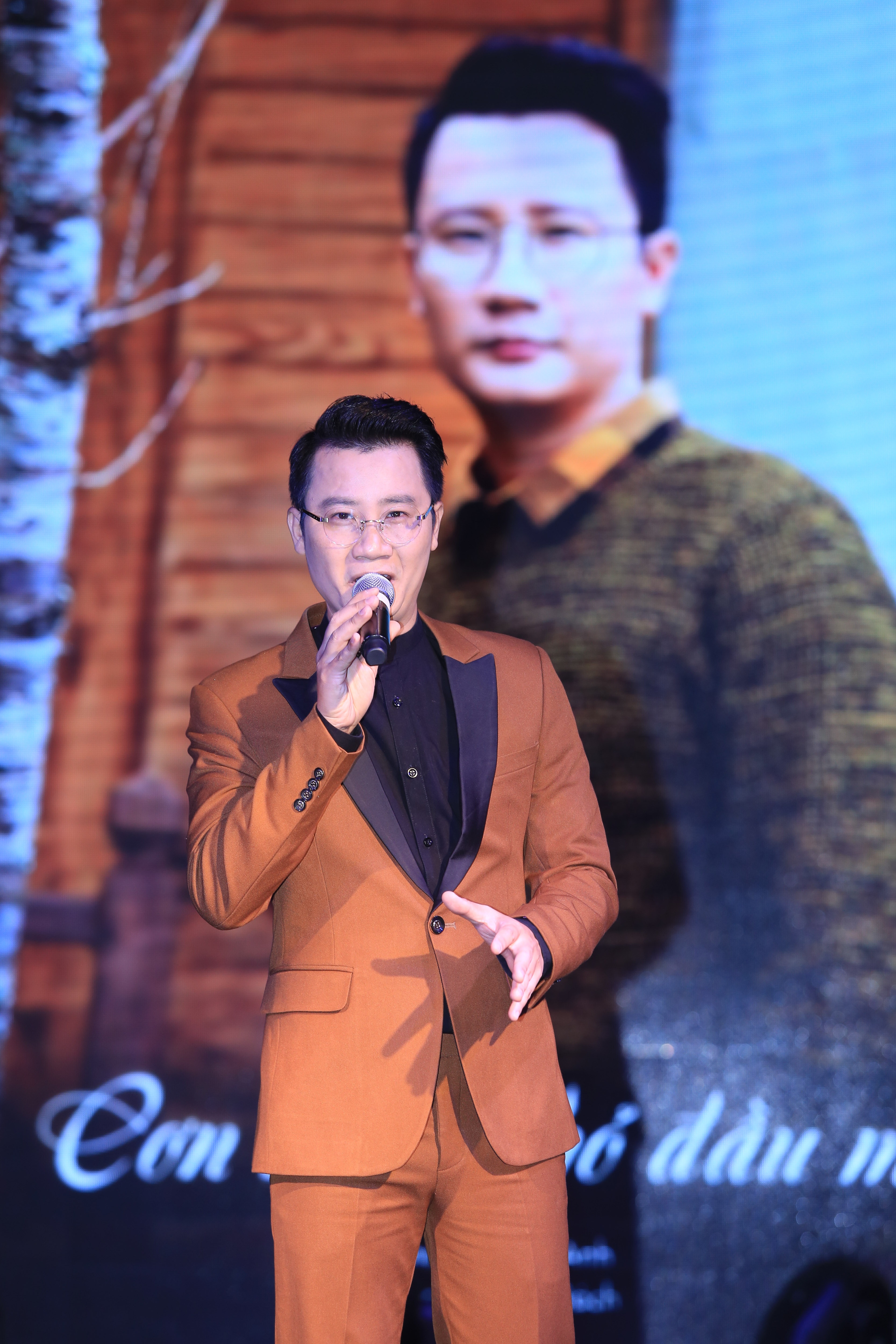 Hoàng Bách ra MV ảnh 1 Hoang Bach ra MV anh 1