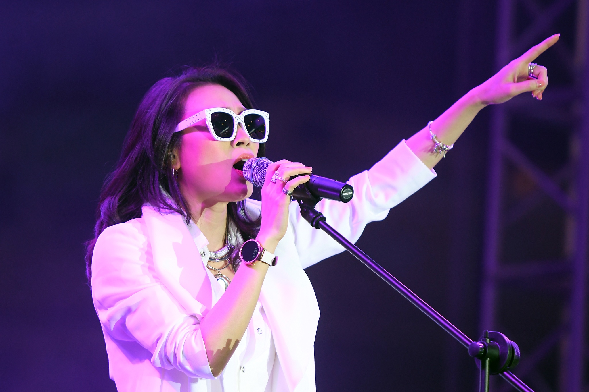 Hon 10.000 nguoi do ve Ho Guom nghe My Tam hat trong dem lanh hinh anh