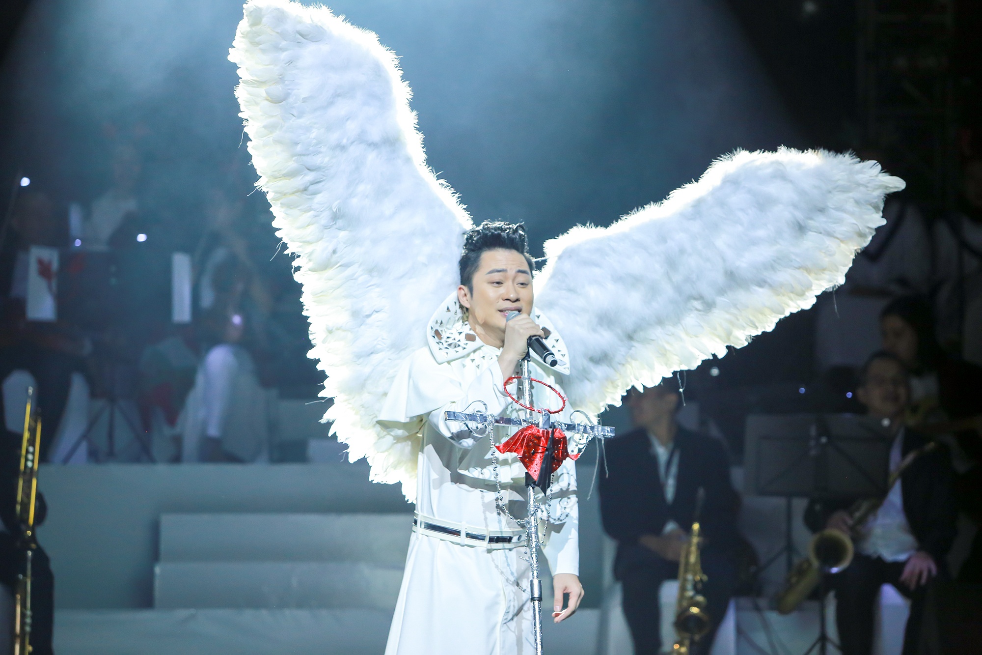 4 thang sau phat ngon day song, Tung Duong: 'Toi cung hat duoc Bolero' hinh anh