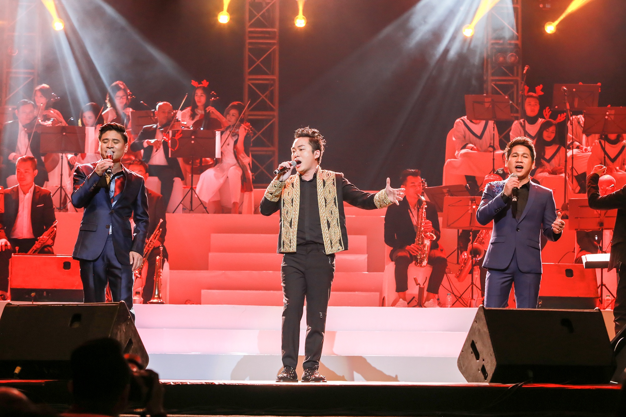 Tùng Dương hát bolero ảnh 1 Tung Duong hat bolero anh 1