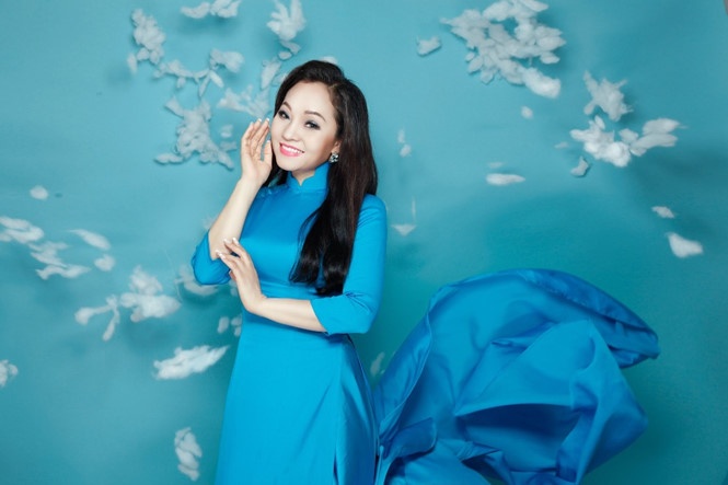 NSUT Khanh Hoa hat ca khuc 'Hoa no ve dem' hinh anh