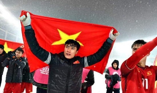 Cac nghe si hat 'Ve nha thoi' gui tang U23 Viet Nam hinh anh