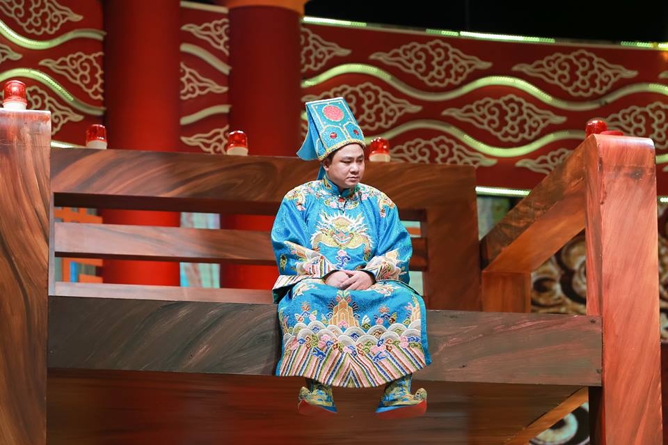 Man 'tranh quyen doat ghe' cuoi ra nuoc mat o Tao quan 2018 hinh anh