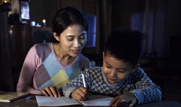 MV 'Me oi, me khong duoc chet!' - Minh Chuyen hinh anh