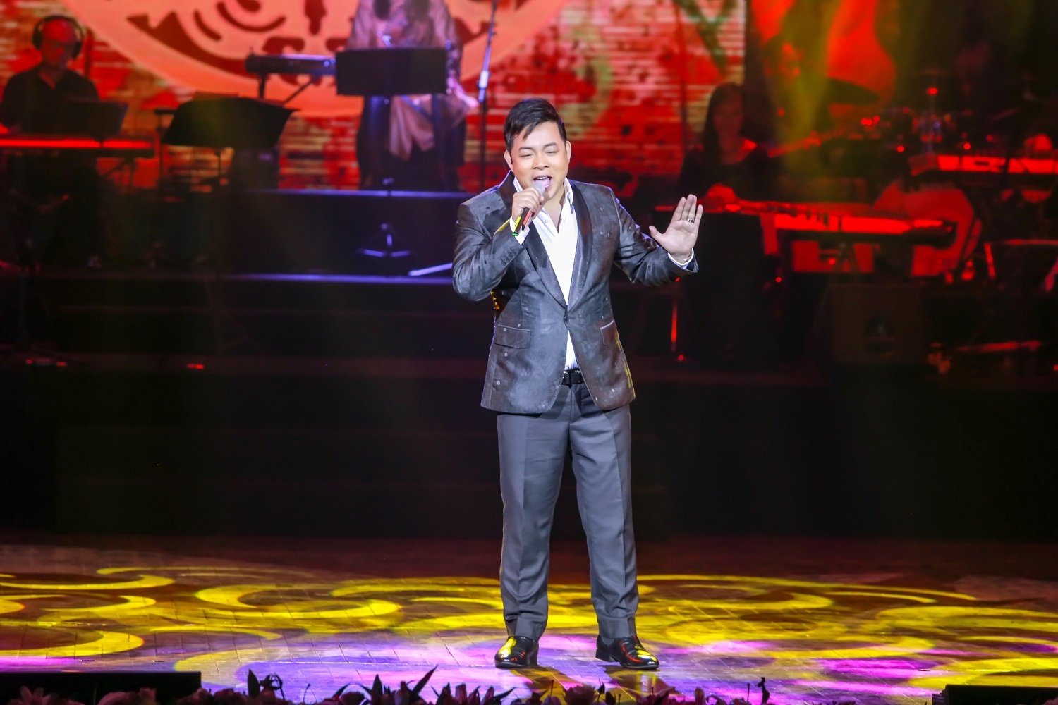 Trong Tan hat Bolero anh 6