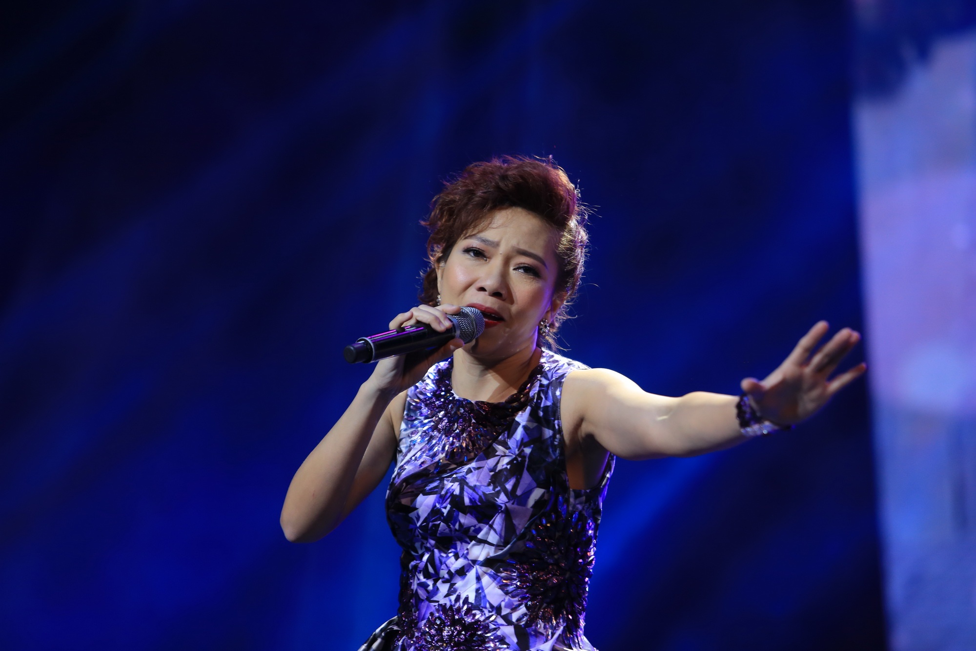 Khanh Ly cam thay chanh long anh 6