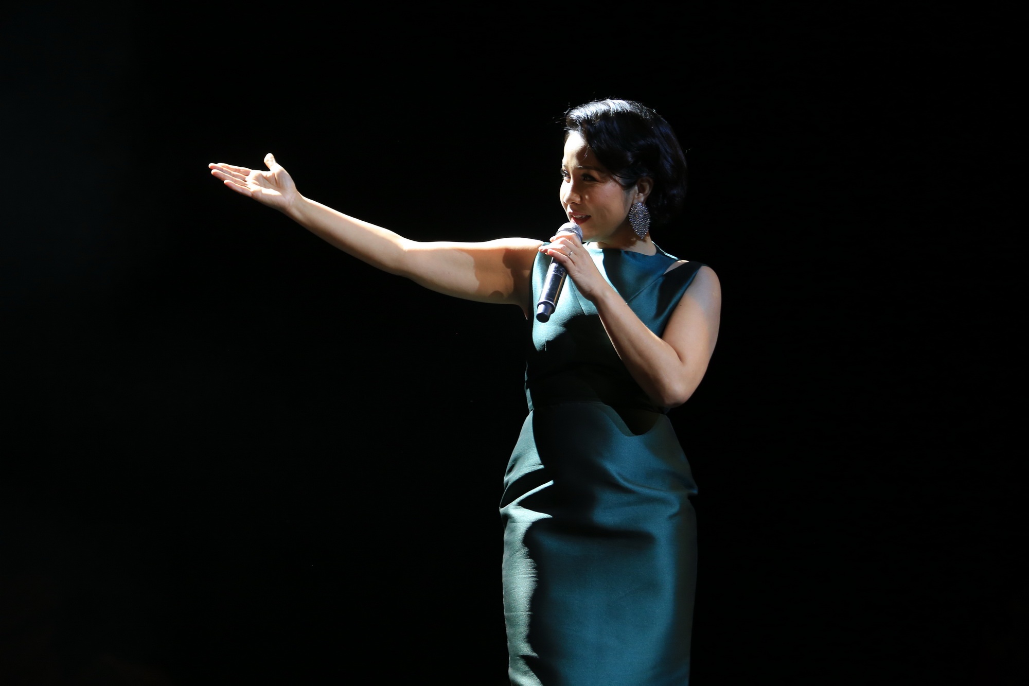 Khanh Ly cam thay chanh long anh 4