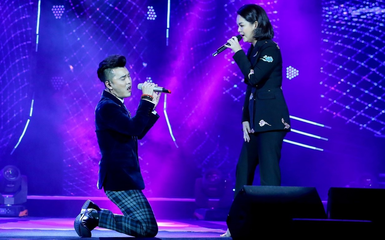 Ung Hoang Phuc quy goi truoc Pham Quynh Anh sau 14 nam hinh anh