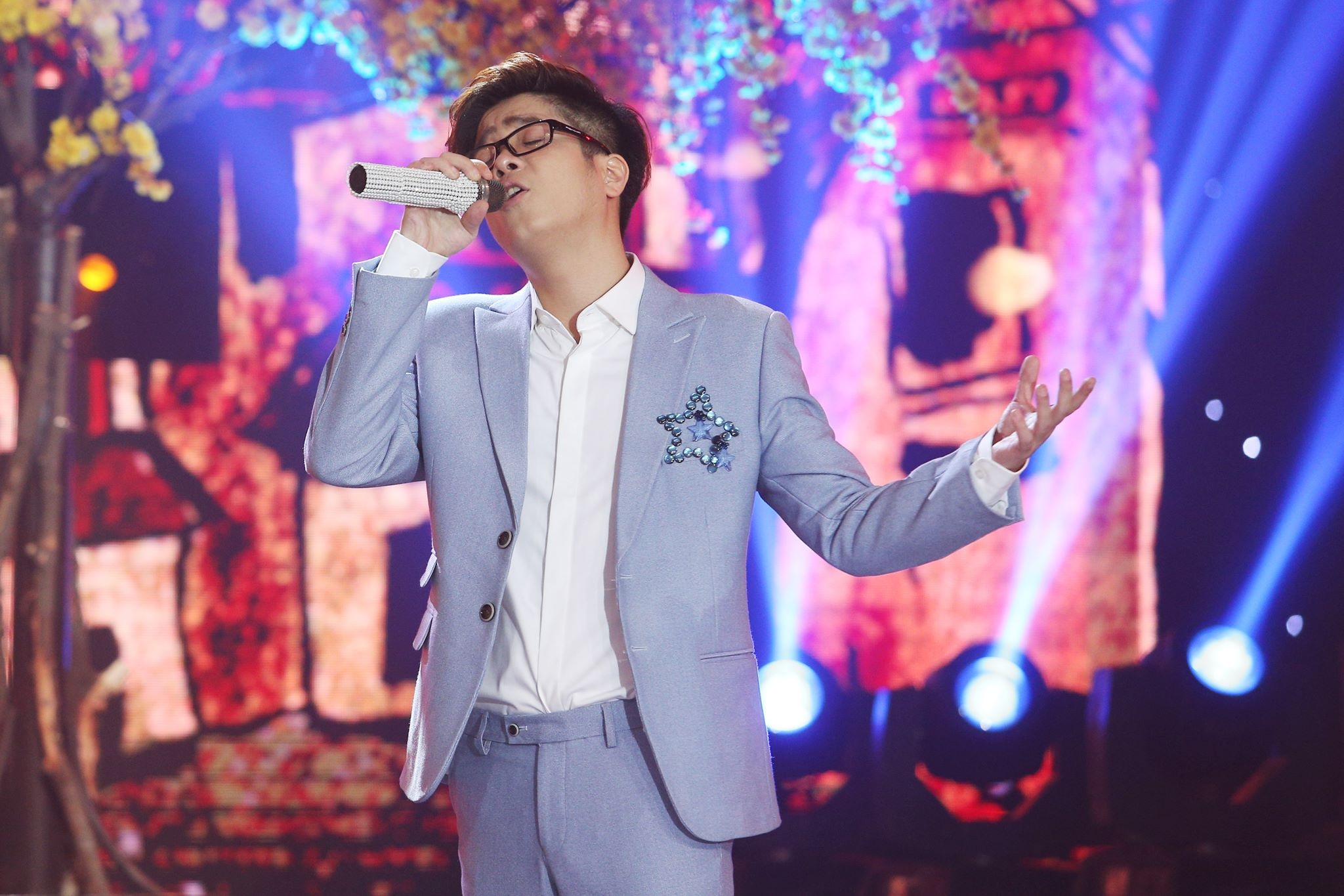 Bùi Anh Tuấn nói về cám dỗ showbiz ảnh 1 Bui Anh Tuan noi ve cam do showbiz anh 1