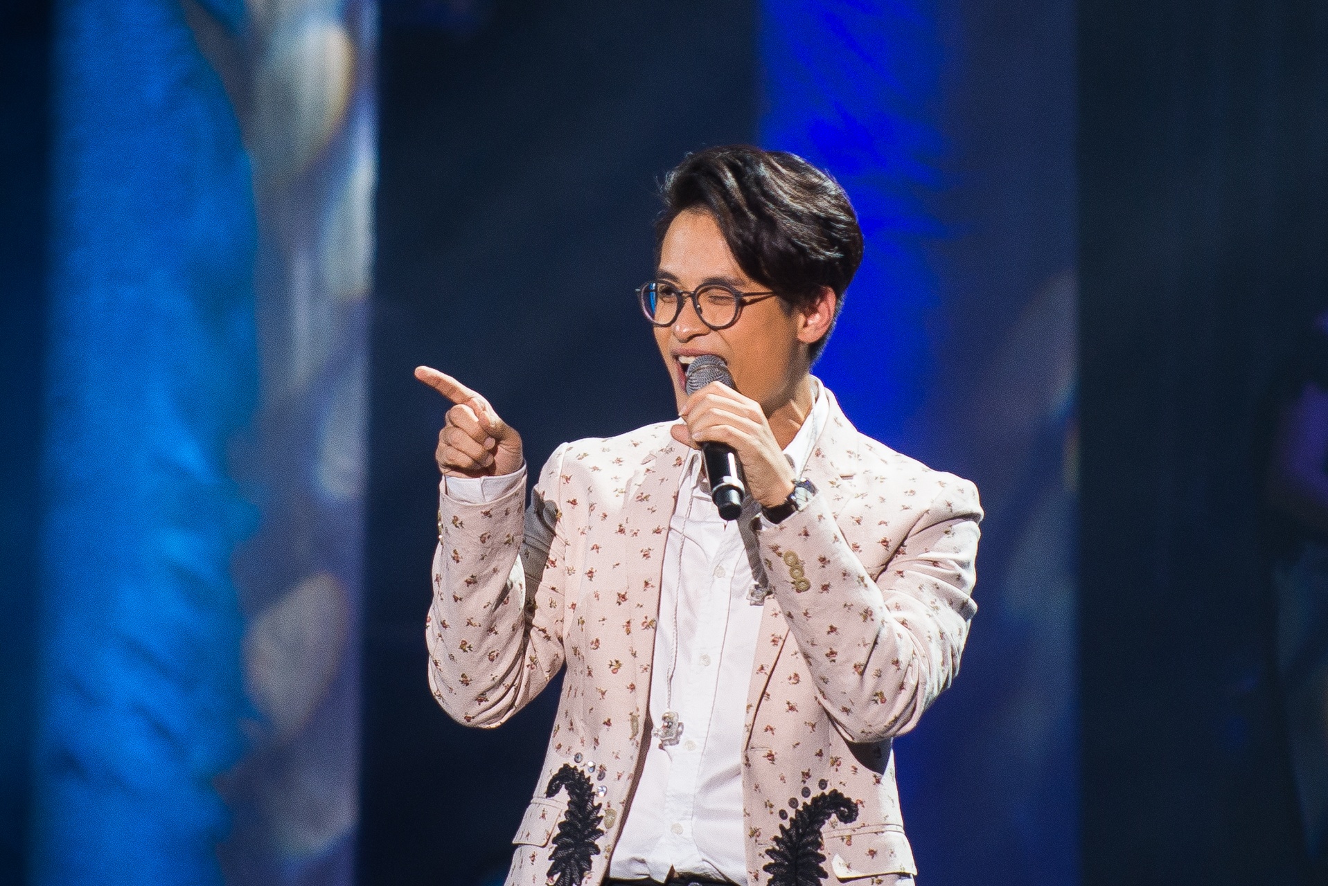 Khan gia cung hat voi Ha Anh Tuan hinh anh