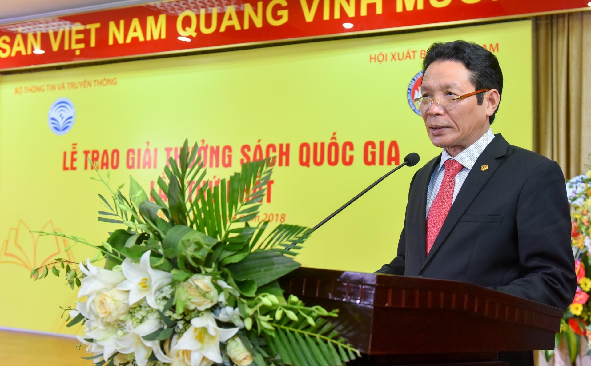 Thu truong Hoang Vinh Bao doc bao cao ve Giai Sach Quoc gia hinh anh