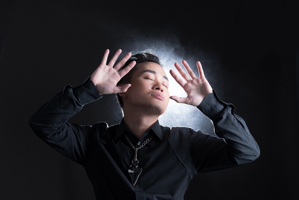 Tung Duong neu quan diem ve Hoa Vinh va 'Ngam hoa le roi' hinh anh