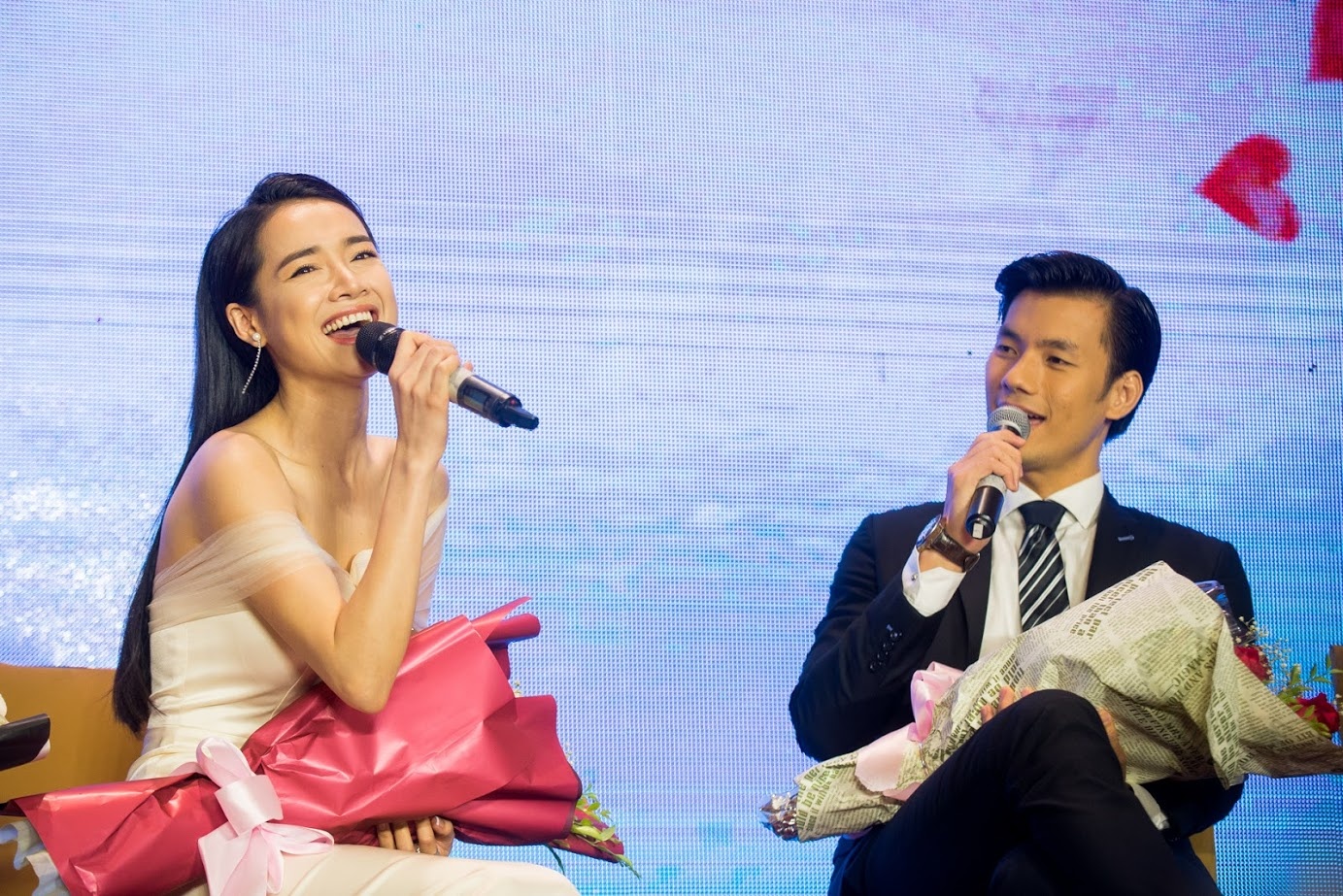 Gap nhau o hop bao phim, Nhan Phuc Vinh keo ghe tranh xa Nha Phuong hinh anh