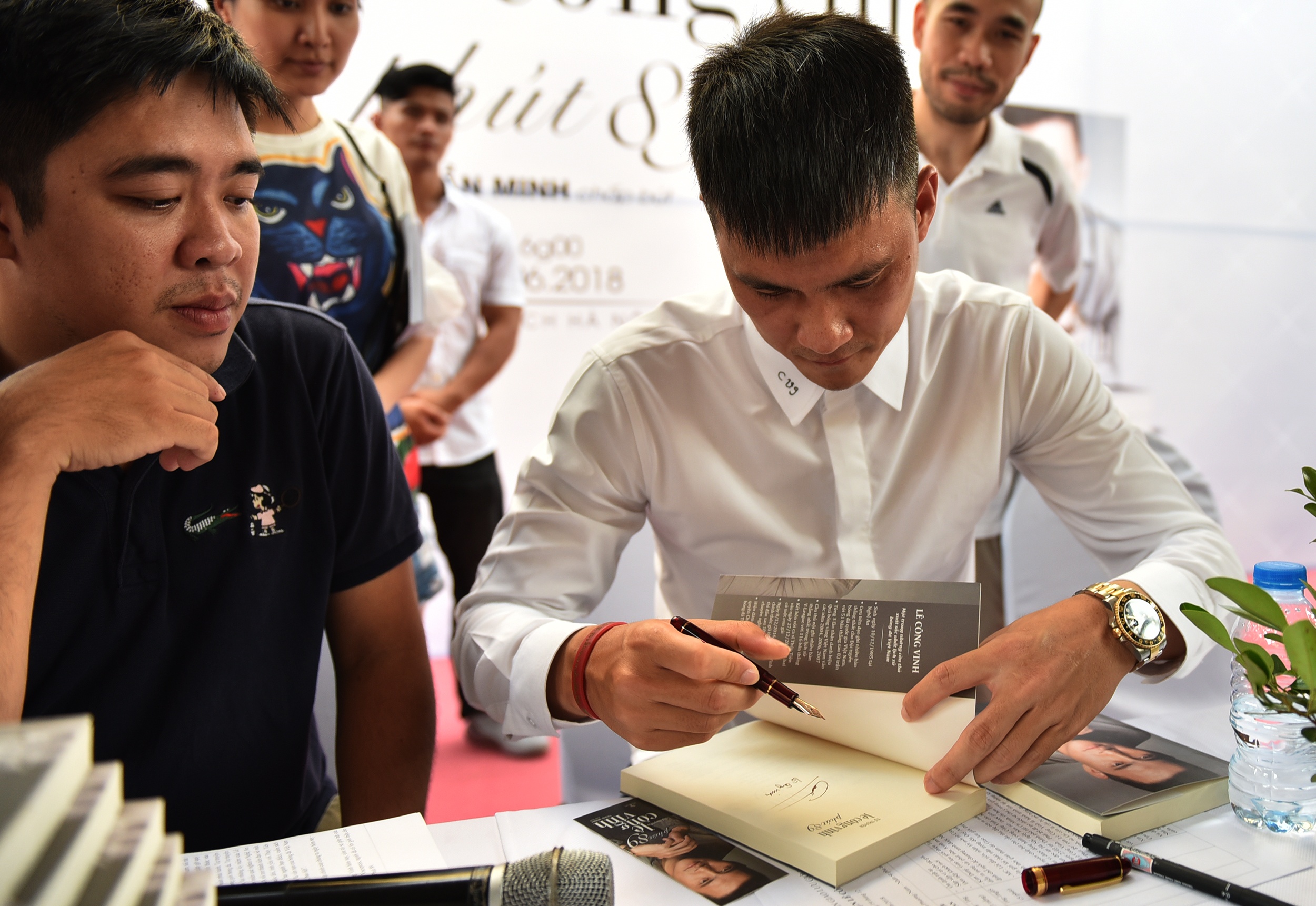 Tai sao Cong Vinh khong ke ve tinh cu showbiz trong tu truyen gay bao? hinh anh