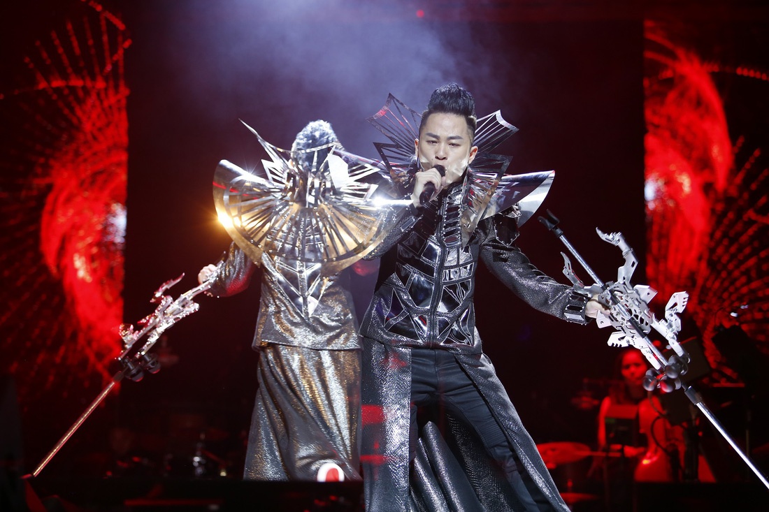 Tùng Dương hát Bộ tứ sông Hồng ảnh 3 Tung Duong hat Bo tu song Hong anh 3