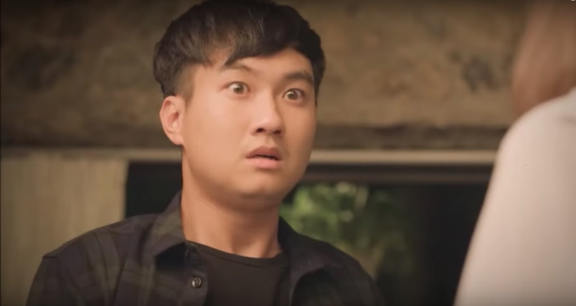 Nam chinh 'Ca mot doi an oan' bi che vi dien 'phong mom tron mat' hinh anh