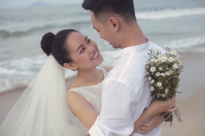 Ca si Hoang Quyen ket hon voi kien truc su 9X hinh anh