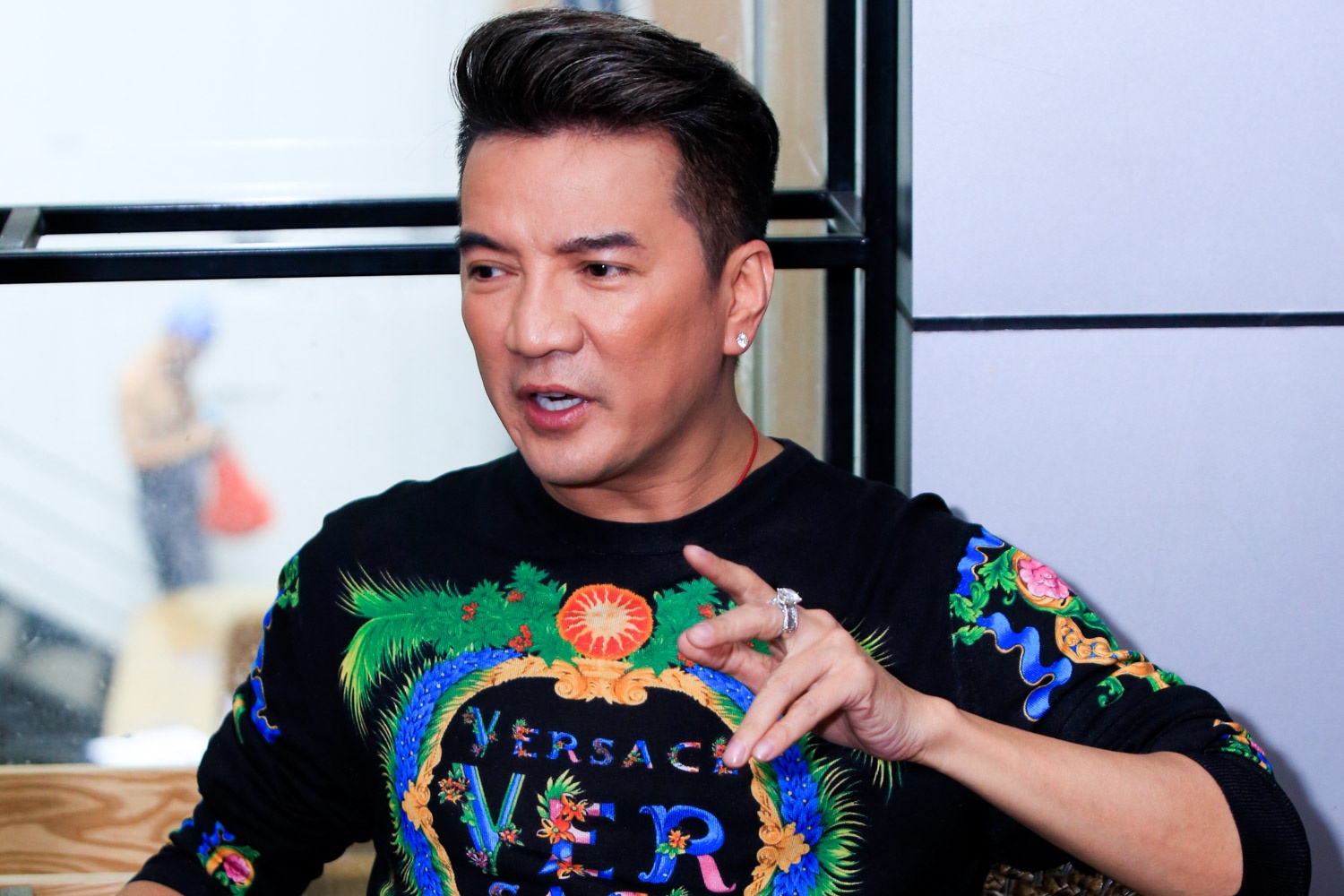 Dam Vinh Hung: 'Kim Oanh chi nen nhan xet dien xuat, dung noi am nhac' hinh anh