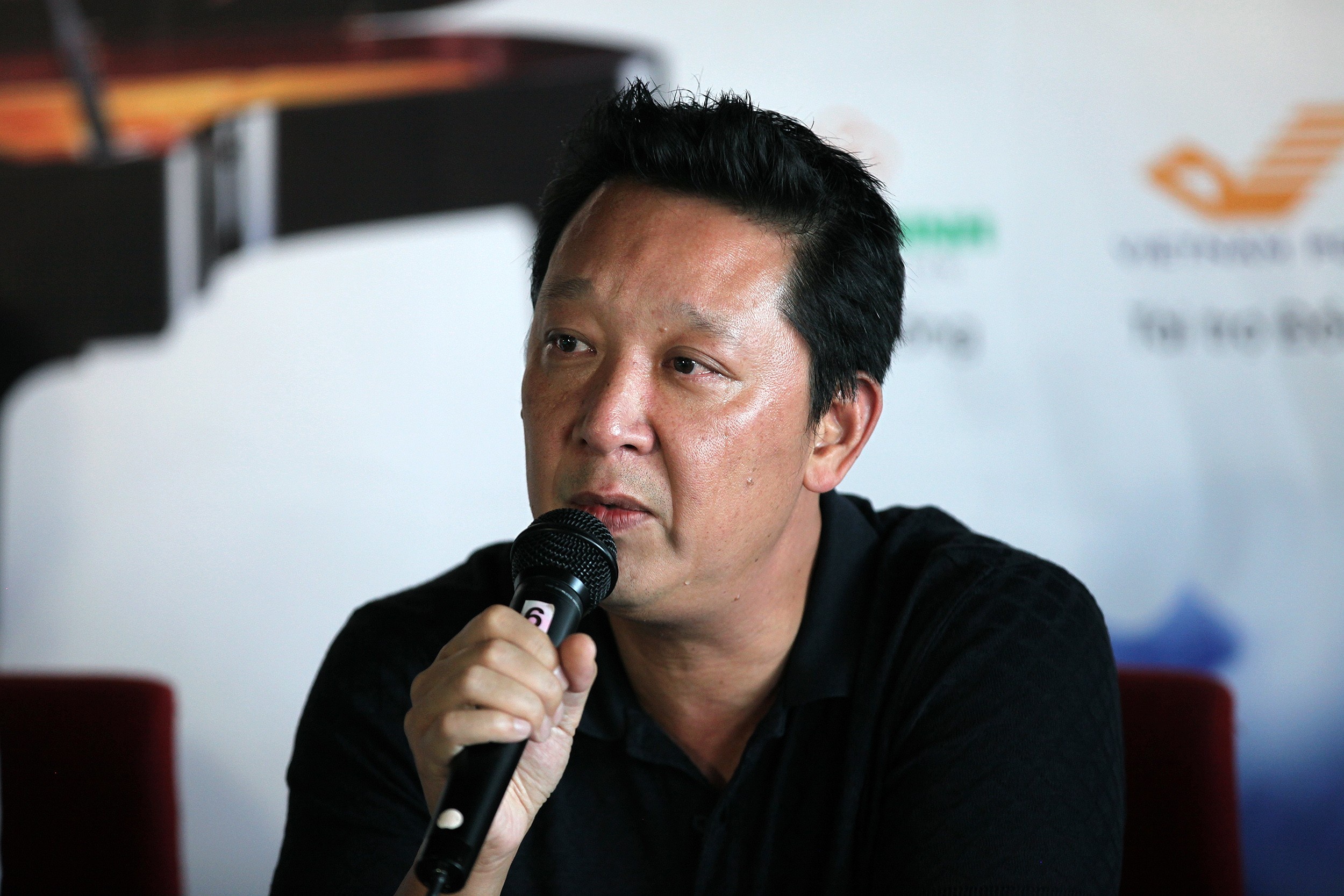 Nhac truong Le Phi Phi khoc khi nhac den nhac si Hoang Van vua qua doi hinh anh