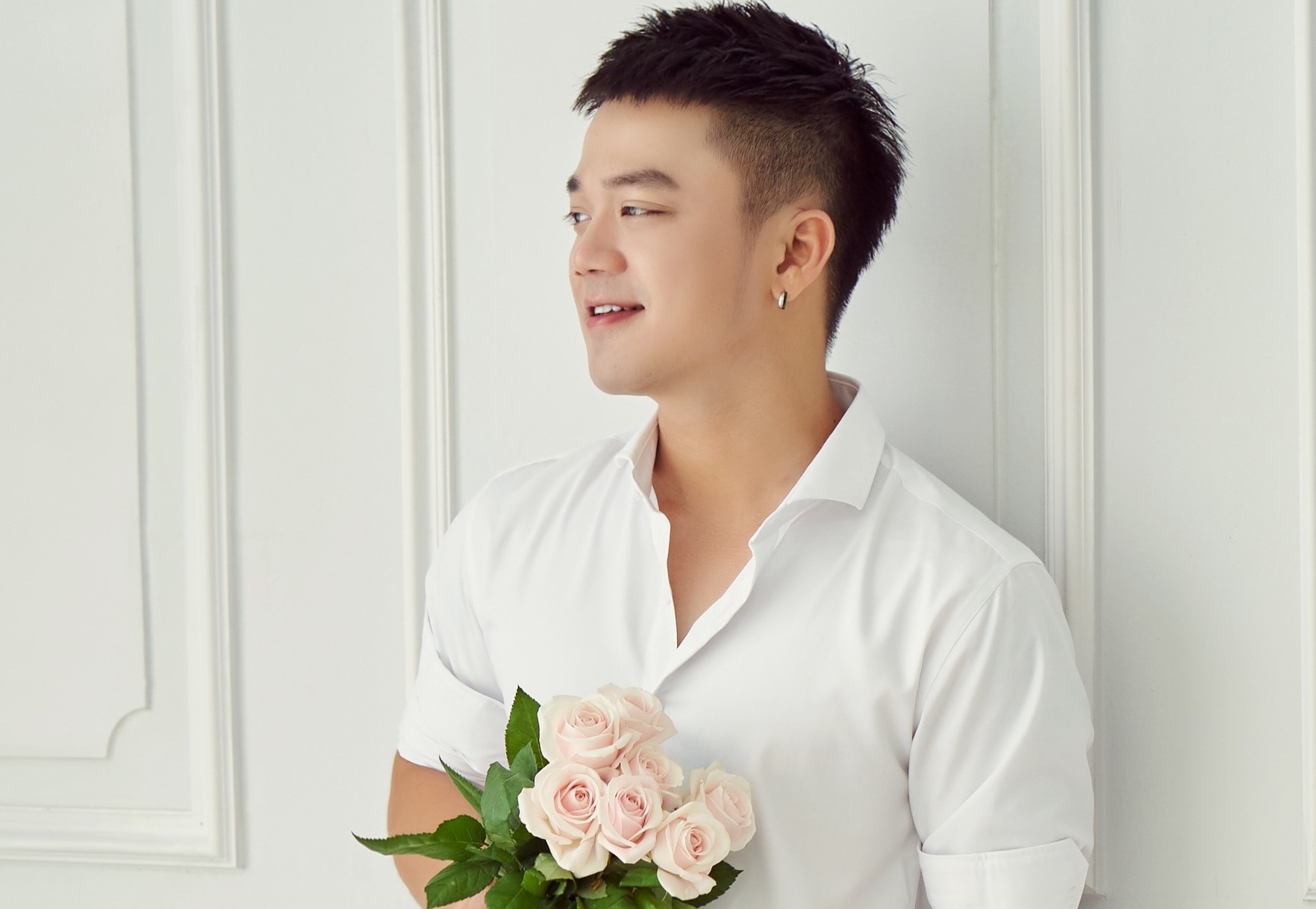 Hong Duong (M4U): 'Nhac Viet dang buon qua, can tich cuc hon' hinh anh