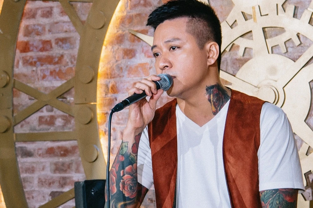 ca si Tuan Hung anh 1