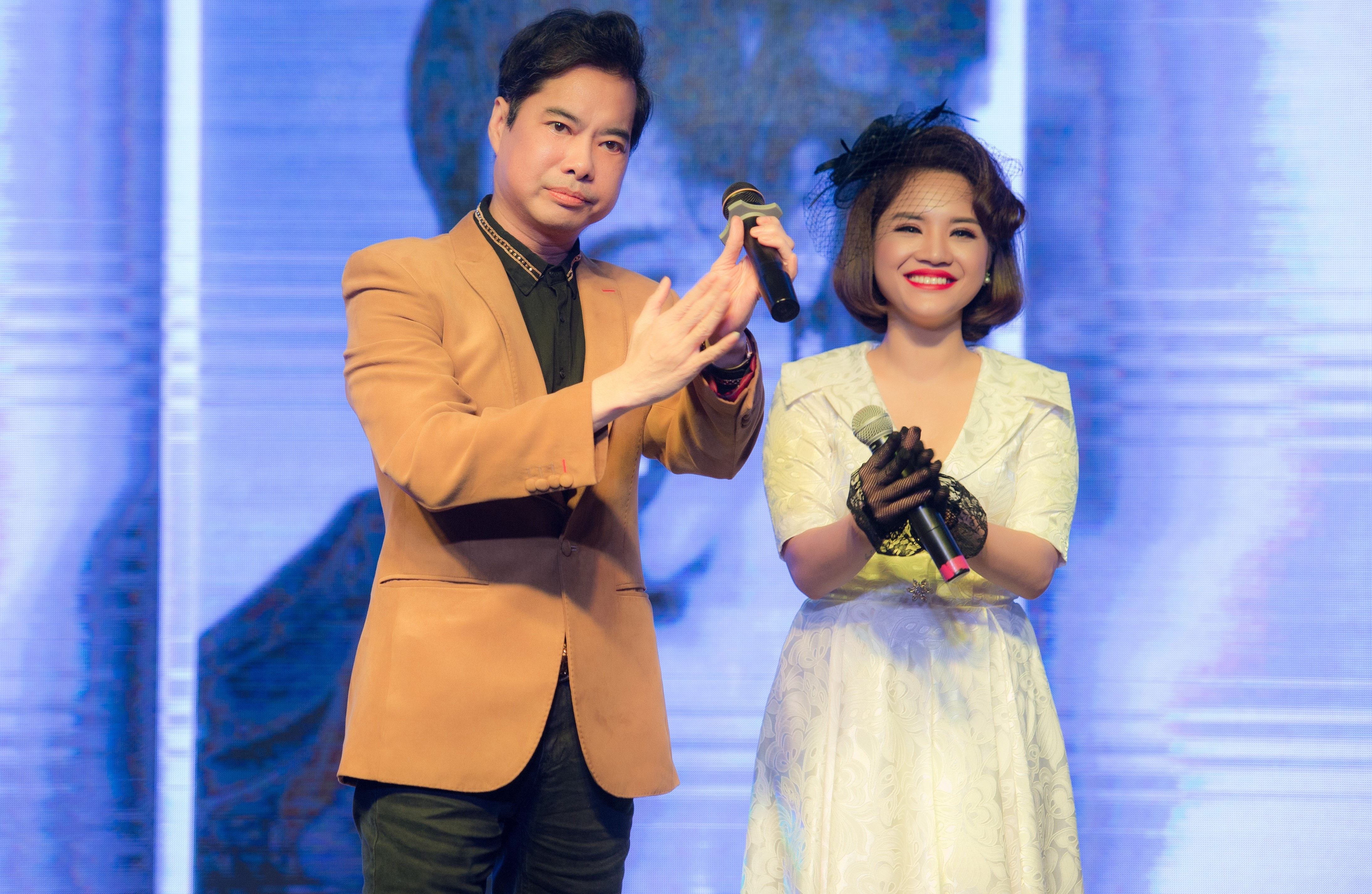 Ngoc Son va hoc tro anh 1