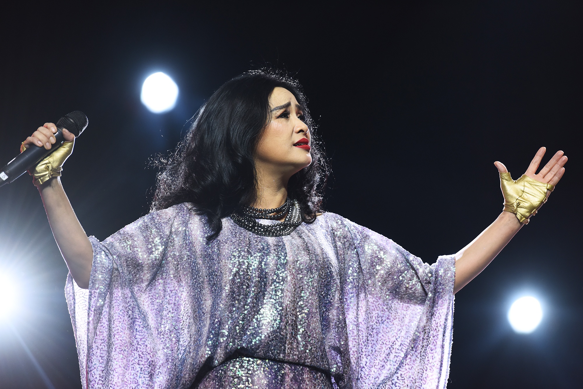 Thanh Lam hat voi chan tran, chung minh de che diva chua lui tan hinh anh