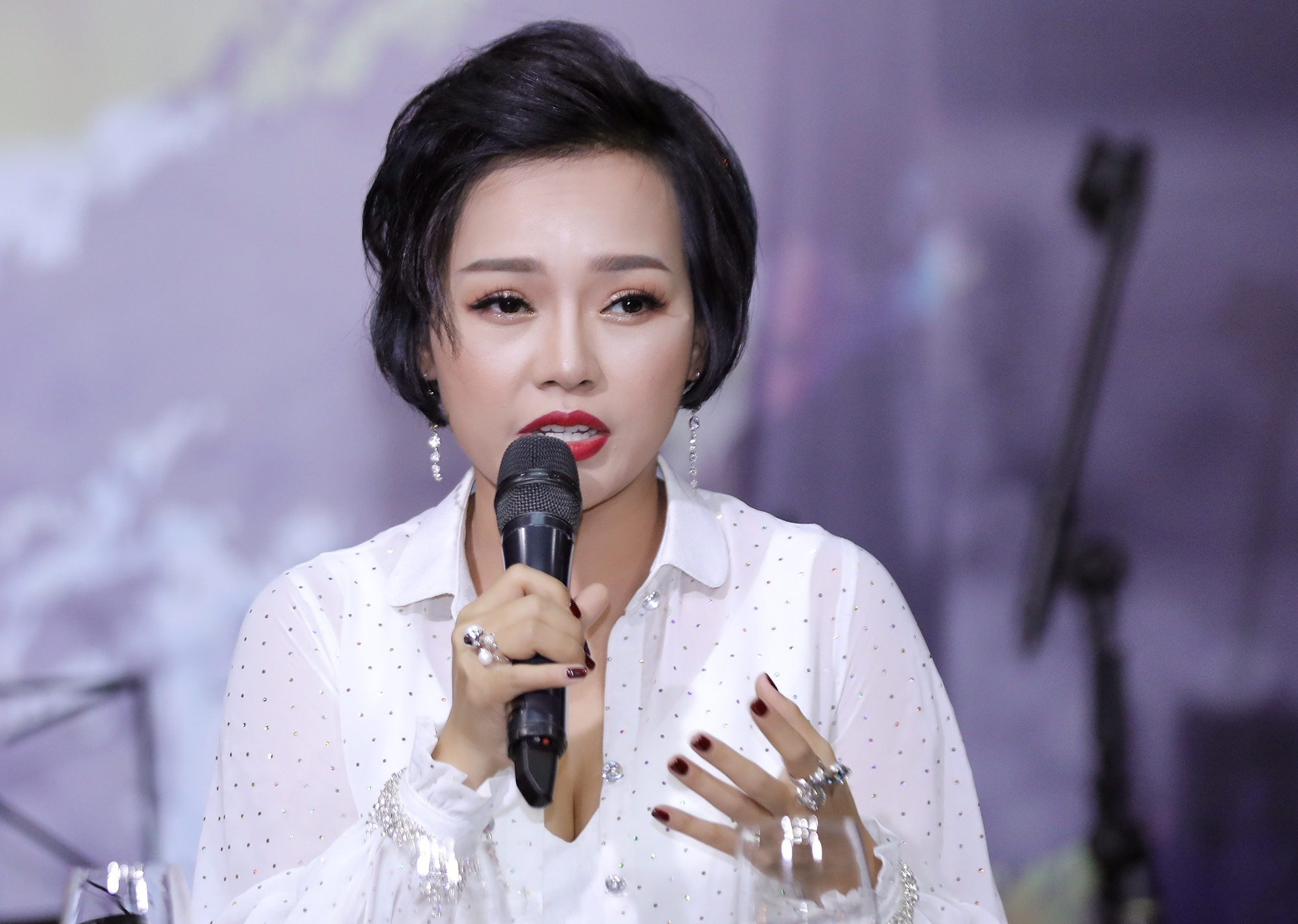 Thai Thuy Linh: 'Khi toi bo pop rock, ban be da soc va khuyen can' hinh anh