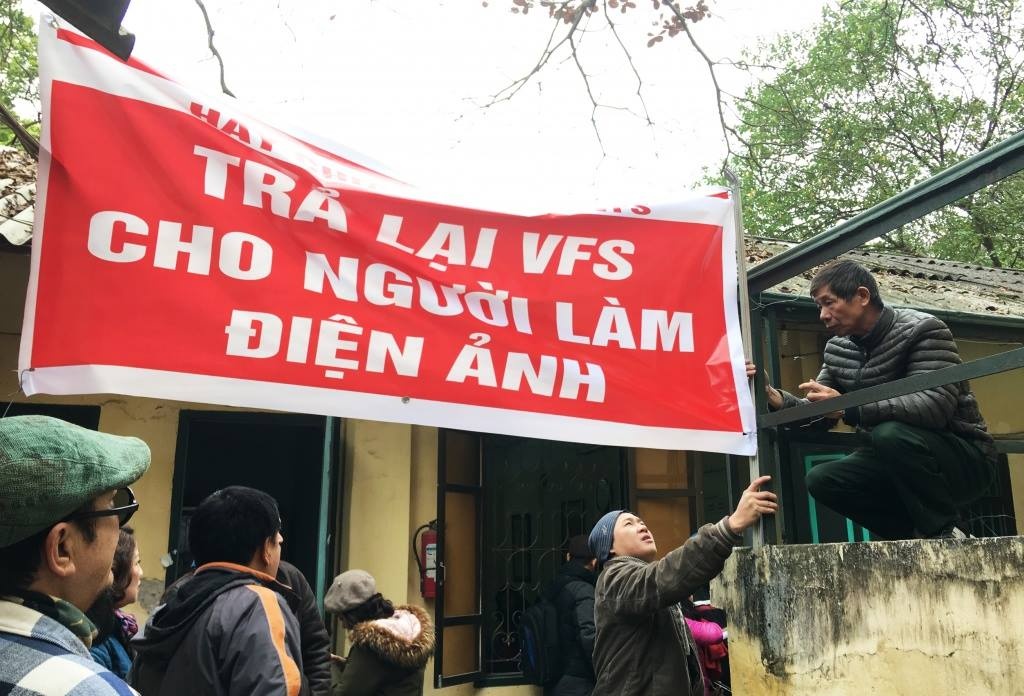 Bi cat luong, bao hiem, nghe si hang phim truyen cang bang ron keu cuu hinh anh