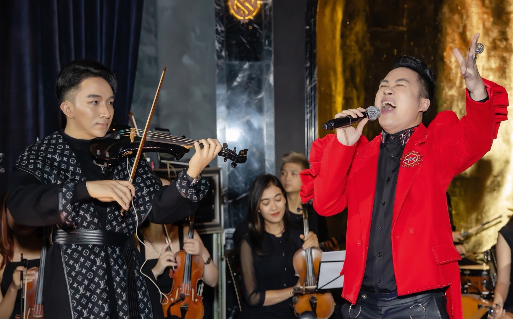 Tung Duong thang hoa cung tieng dan violin duong dai cua Hoang Rob hinh anh