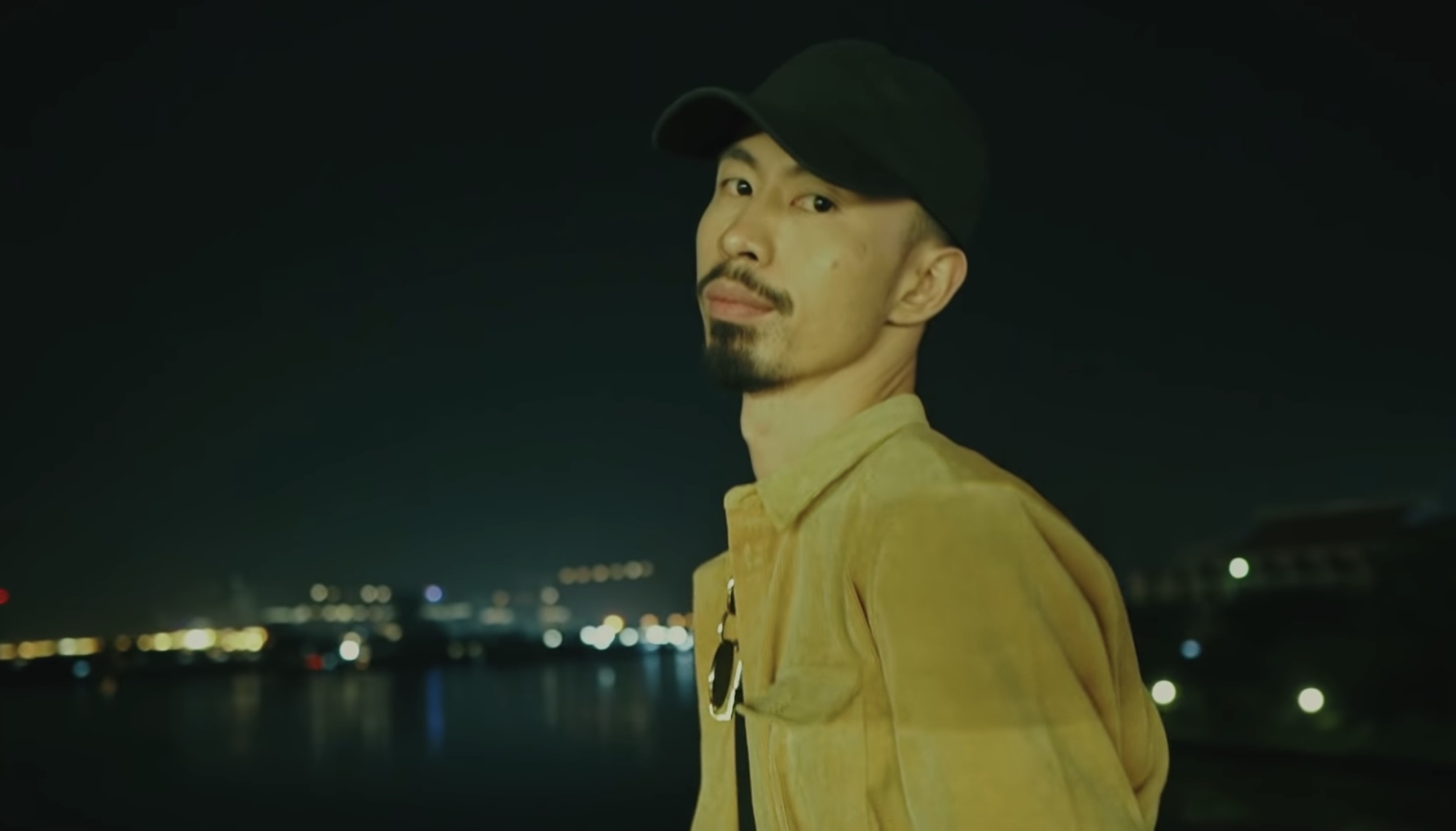 ‘Muoi nam’ cua Den Vau: Van lon xon giua loi khen va miet thi hinh anh